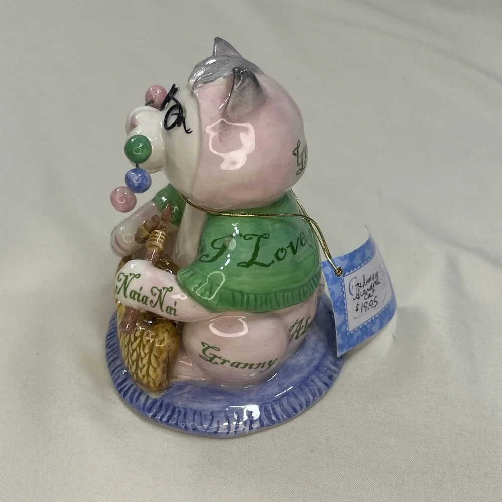 NIB WhimsiClay Amy LaCombe  Purrsonalized Grandma Cat Figurine Hip Cool Knitting